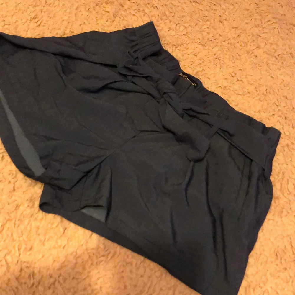 Jean shorts bow detail